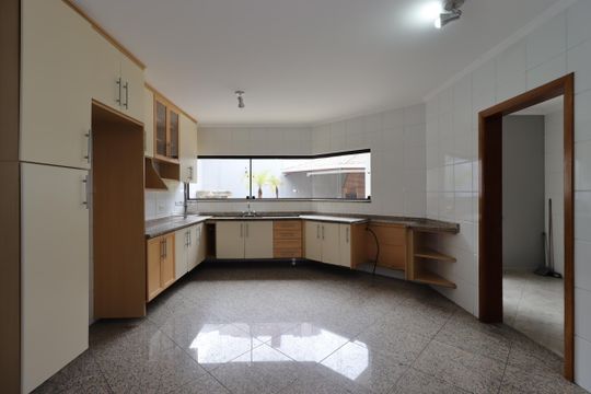 Cozinha de casa à venda com 4 quartos, 311m² em Vila Valparaíso, Santo André