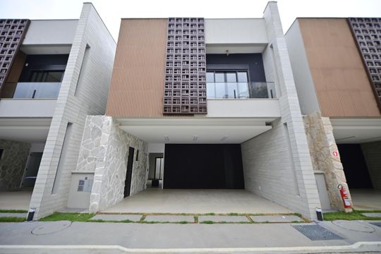 Fachada de casa de condomínio para alugar com 3 quartos, 153m² em Vila Rosa, Goiânia