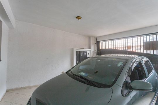 Garagem de casa à venda com 4 quartos, 225m² em Piraporinha, Diadema