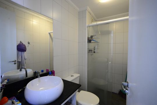 Banheiro de apartamento para alugar com 1 quarto, 33m² em Cambuci, São Paulo