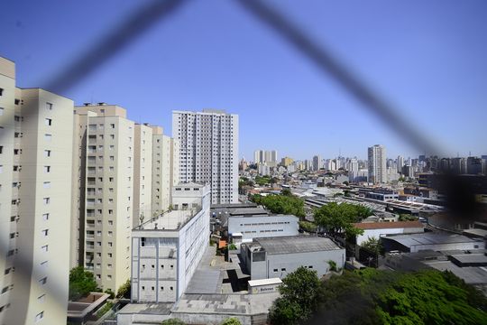 Sala vista  de apartamento para alugar com 1 quarto, 33m² em Cambuci, São Paulo