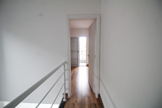 Corredor de casa à venda com 3 quartos, 120m² em Vila Canero, São Paulo