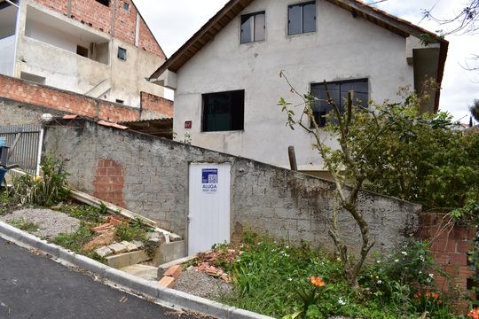 Fachada de casa para alugar com 2 quartos, 63m² em Abranches, Curitiba