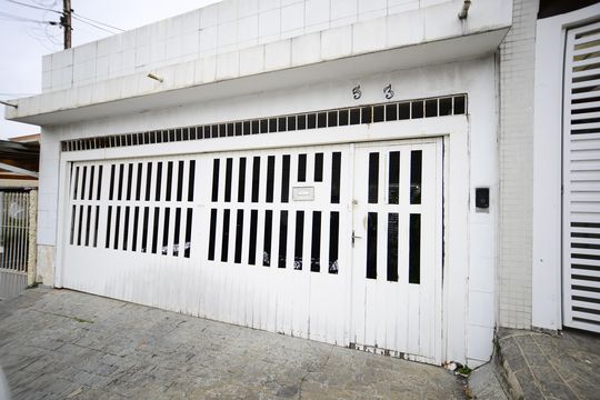 Fachada de casa à venda com 3 quartos, 248m² em Vila Monumento, São Paulo