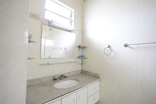 Banheiro da Suíte de casa à venda com 3 quartos, 320m² em Jardim da Gloria, São Paulo