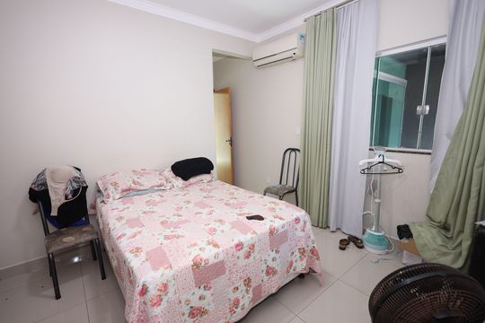 Quarto 3 de casa à venda com 3 quartos, 138m² em Jardim Atlantico, Goiânia