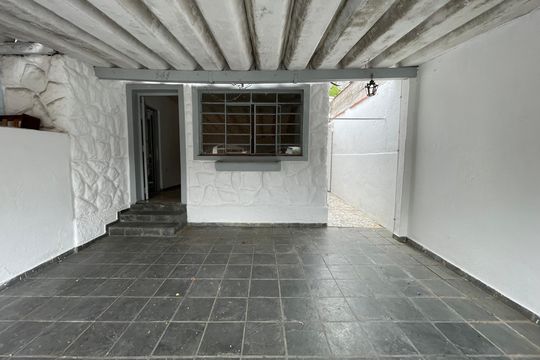 Garagem de casa à venda com 3 quartos, 100m² em Rio Pequeno, São Paulo