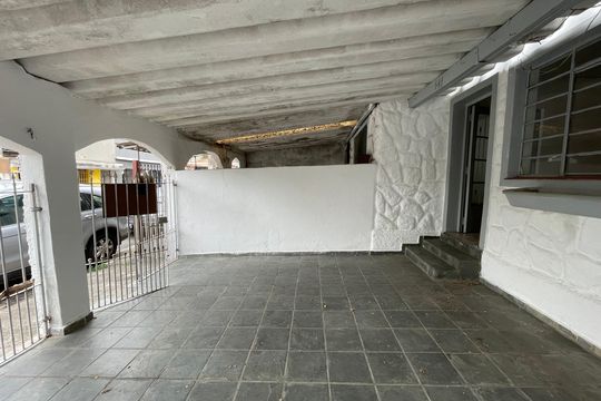 Garagem de casa à venda com 3 quartos, 100m² em Rio Pequeno, São Paulo