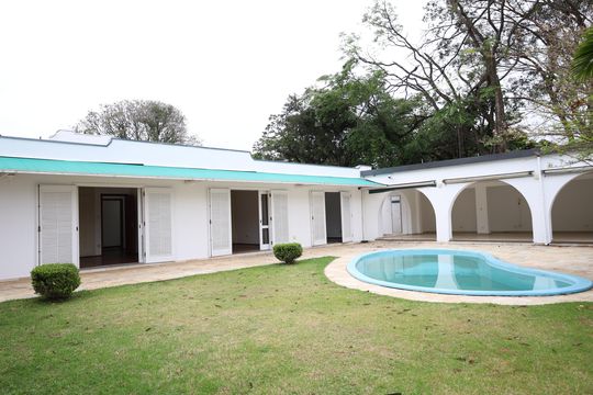 Área Externa de casa à venda com 5 quartos, 590m² em Jardim Marajoara, São Paulo