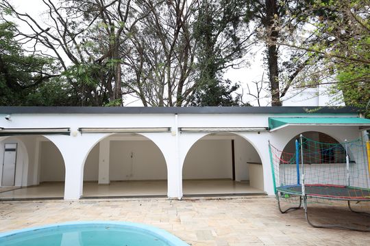 Área Externa de casa à venda com 5 quartos, 590m² em Jardim Marajoara, São Paulo