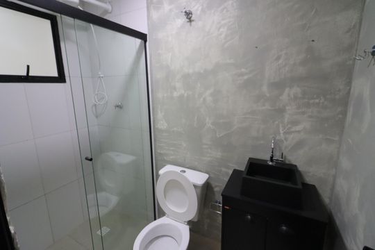 Banheiro Social de kitnet/studio para alugar com 1 quarto, 21m² em Presidente Altino, Osasco