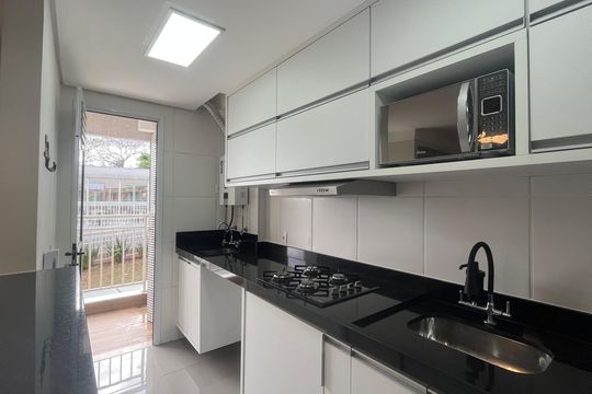 Cozinha de apartamento à venda com 2 quartos, 57m² em Fazenda Santa Cândida, Campinas