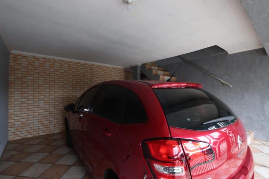 Garagem de casa à venda com 3 quartos, 195m² em Parque Santa Madalena, São Paulo