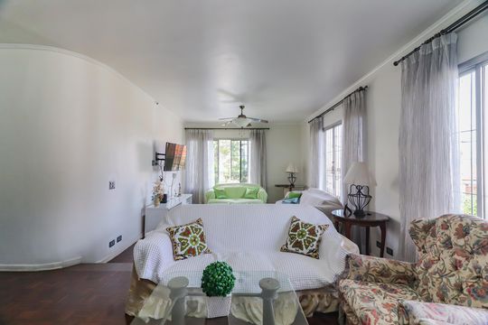 Casa para alugar com 5 quartos, 299m² em Cidade São Francisco, São Paulo