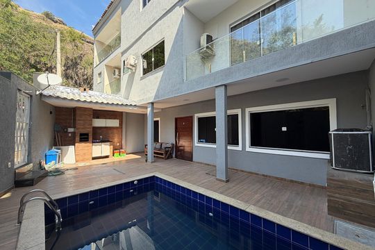 Quintal  de casa de condomínio à venda com 5 quartos, 300m² em Jacarepaguá, Rio de Janeiro