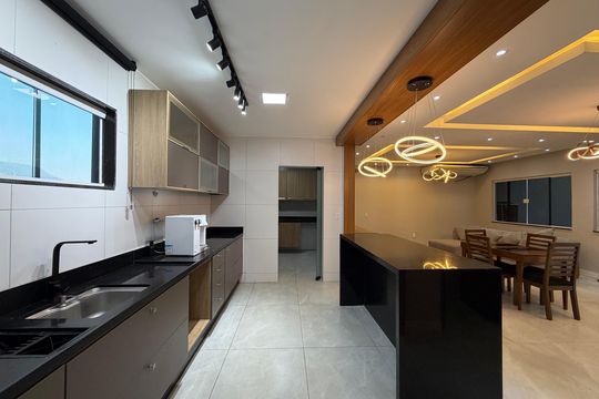 Cozinha de casa de condomínio à venda com 5 quartos, 300m² em Jacarepaguá, Rio de Janeiro