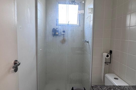 Banheiro de apartamento à venda com 2 quartos, 5m² em Jardim Ipaussurama, Campinas