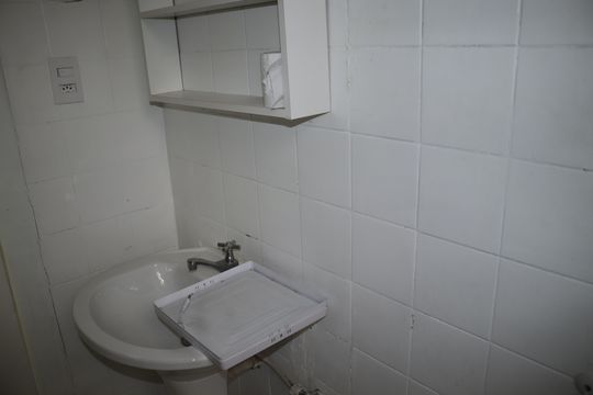 Banheiro de kitnet/studio para alugar com 1 quarto, 40m² em Vila Buarque, São Paulo