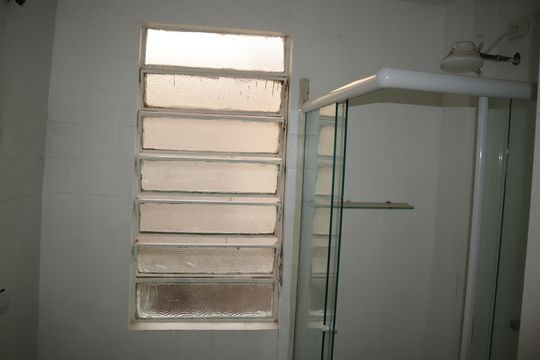 Banheiro de kitnet/studio para alugar com 1 quarto, 40m² em Vila Buarque, São Paulo