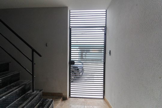 Entrada de apartamento para alugar com 2 quartos, 37m² em Jardim Casa Pintada, São Paulo