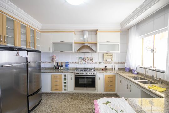 Cozinha de casa para alugar com 4 quartos, 495m² em Vila Albertina, São Paulo