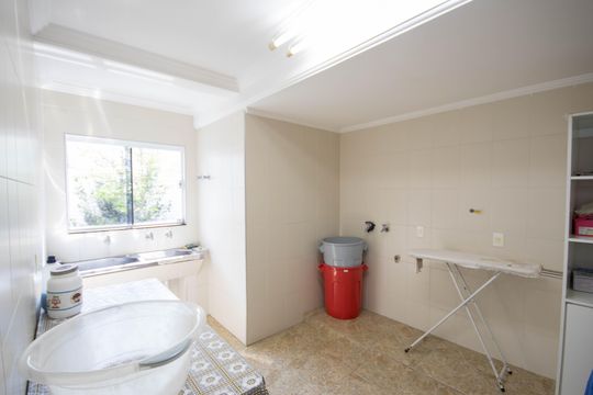 Área de Serviço de casa para alugar com 4 quartos, 495m² em Vila Albertina, São Paulo