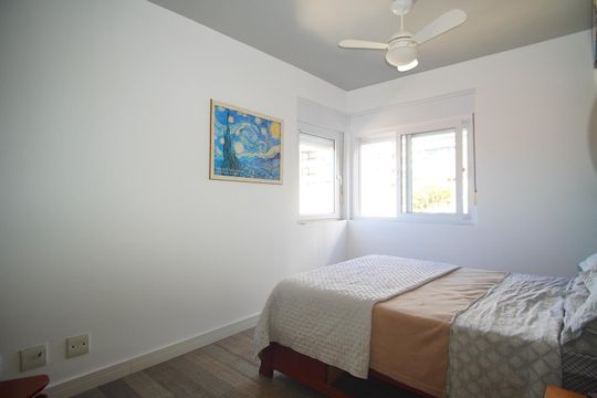 Suíte 1 de apartamento para alugar com 2 quartos, 80m² em Rio Branco, Porto Alegre