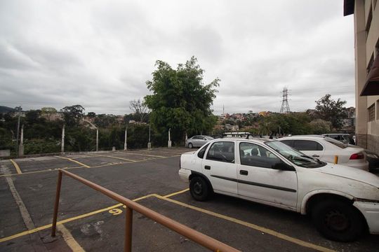 Garagem de apartamento para alugar com 2 quartos, 50m² em Jardim Martins Silva, São Paulo