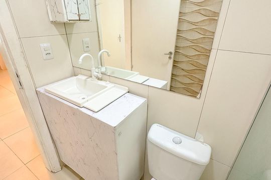 Banheiro de apartamento para alugar com 2 quartos, 65m² em Ingleses Norte, Florianópolis