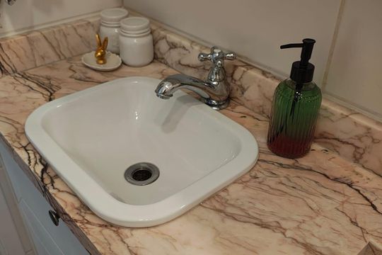 Banheiro de apartamento à venda com 2 quartos, 43m² em Jardim Monte Alegre, Taboão da Serra