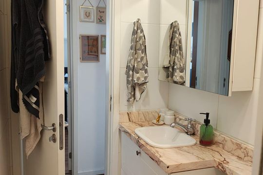 Banheiro de apartamento à venda com 2 quartos, 43m² em Jardim Monte Alegre, Taboão da Serra