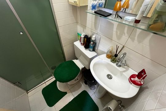 Banheiro de apartamento à venda com 2 quartos, 54m² em Vila Amélia, São Paulo