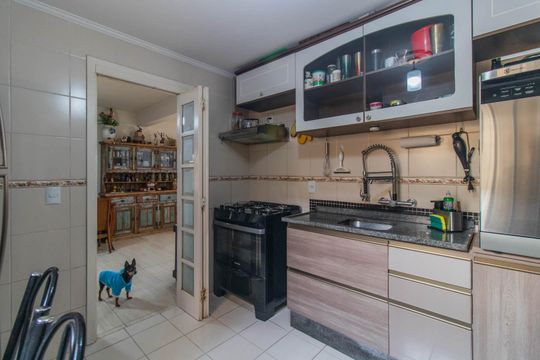 Cozinha de casa à venda com 3 quartos, 170m² em Espírito Santo, Porto Alegre
