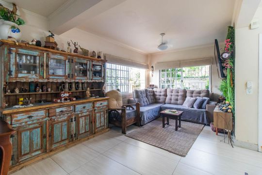 Sala de casa à venda com 3 quartos, 170m² em Espírito Santo, Porto Alegre