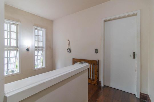 Corredor de casa à venda com 3 quartos, 170m² em Espírito Santo, Porto Alegre