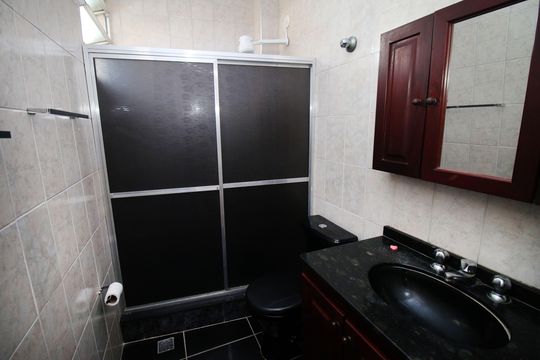 Banheiro de apartamento à venda com 2 quartos, 50m² em Irajá, Rio de Janeiro