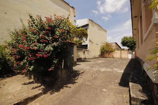 Quintal de casa à venda com 5 quartos, 430m² em Carlos Prates, Belo Horizonte