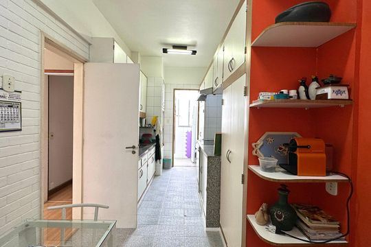 Cozinha de apartamento à venda com 4 quartos, 300m² em Laranjeiras, Rio de Janeiro