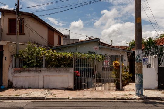 Fachada de casa à venda com 3 quartos, 250m² em Jardim Modelo, São Paulo