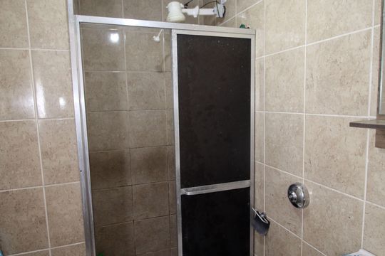 Banheiro de apartamento à venda com 2 quartos, 55m² em Vicente de Carvalho, Rio de Janeiro