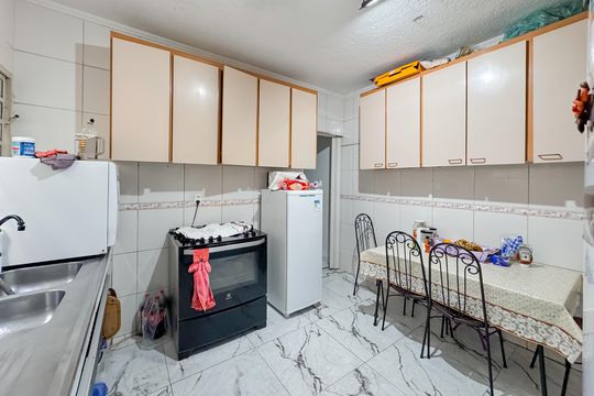 Cozinha de casa à venda com 4 quartos, 200m² em Vila Monumento, São Paulo