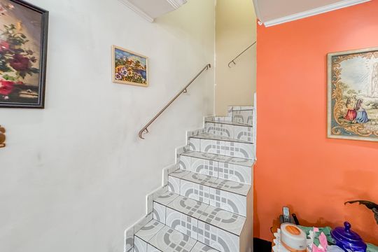 Escada de casa à venda com 4 quartos, 200m² em Vila Monumento, São Paulo