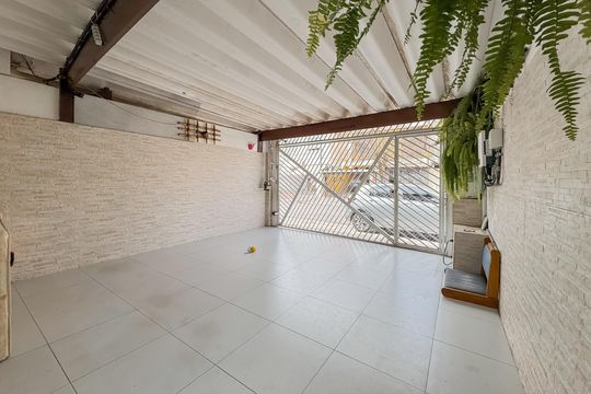 Garagem de casa à venda com 4 quartos, 200m² em Vila Monumento, São Paulo