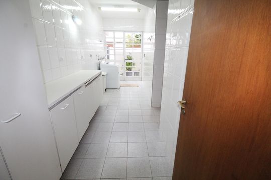 Área de Serviço de casa de condomínio para alugar com 4 quartos, 450m² em Jardim das Colinas, São José dos Campos