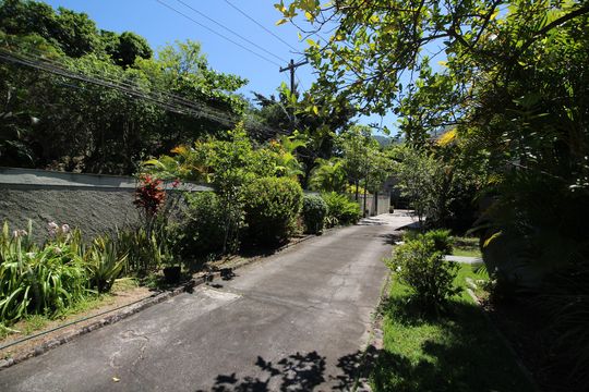 Garagem de casa de condomínio à venda com 4 quartos, 870m² em Jacarepaguá, Rio de Janeiro