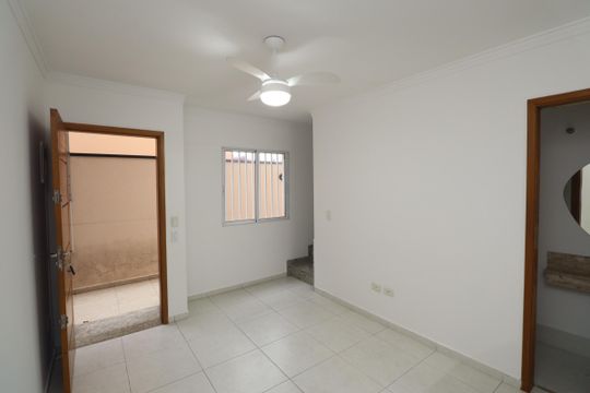 Sala  de casa para alugar com 2 quartos, 60m² em Vila Mazzei, São Paulo
