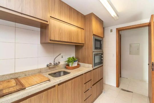 Cozinha de apartamento à venda com 3 quartos, 95m² em Petrópolis, Porto Alegre