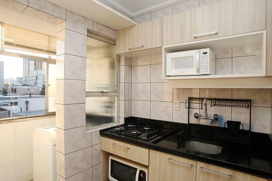 Cozinha de apartamento para alugar com 1 quarto, 50m² em Santana, Porto Alegre