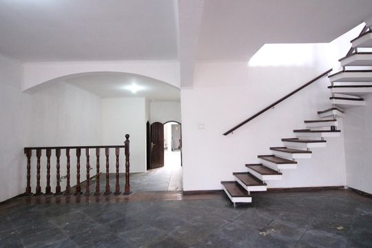 Casa para alugar com 4 quartos, 250m² em Jardim Sapopemba, São Paulo
