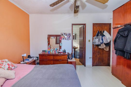 Suíte de casa à venda com 3 quartos, 160m² em Jardim Itu, Porto Alegre